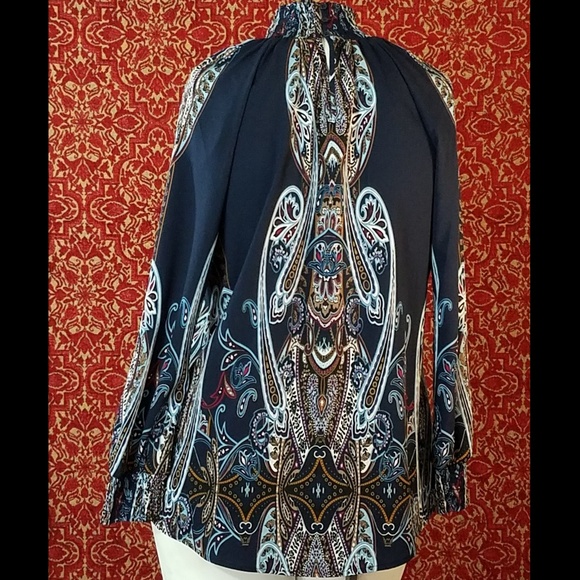 NEW CHICO"S Navy paisley sleeve blouse 2 - Picture 4 of 7